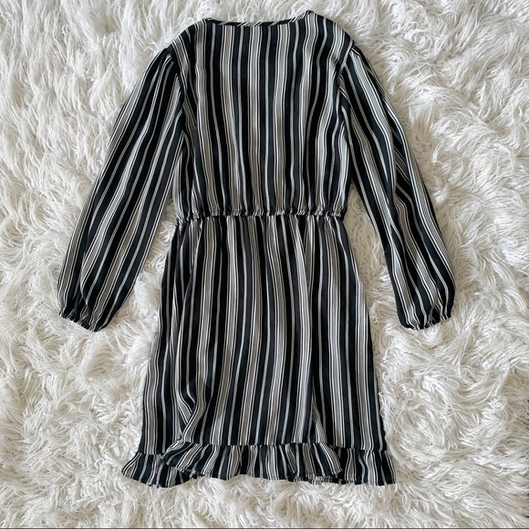 Bold Striped V Neck Summer Dress with Ruffled Hem - Picture 2 of 6